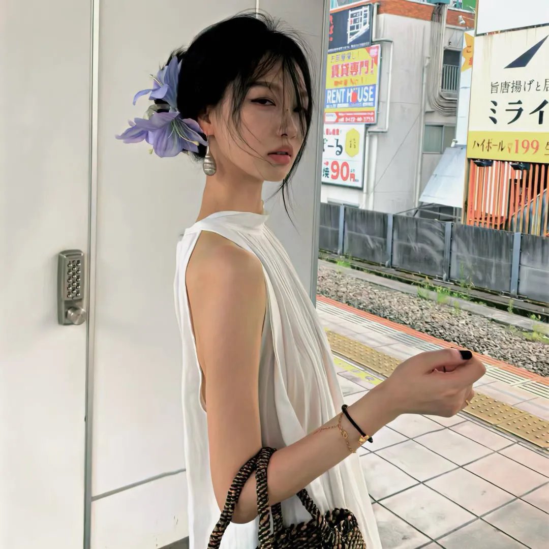 她比烟花寂寞